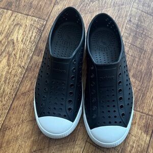 NWOT Native Jefferson Shoes - size J4